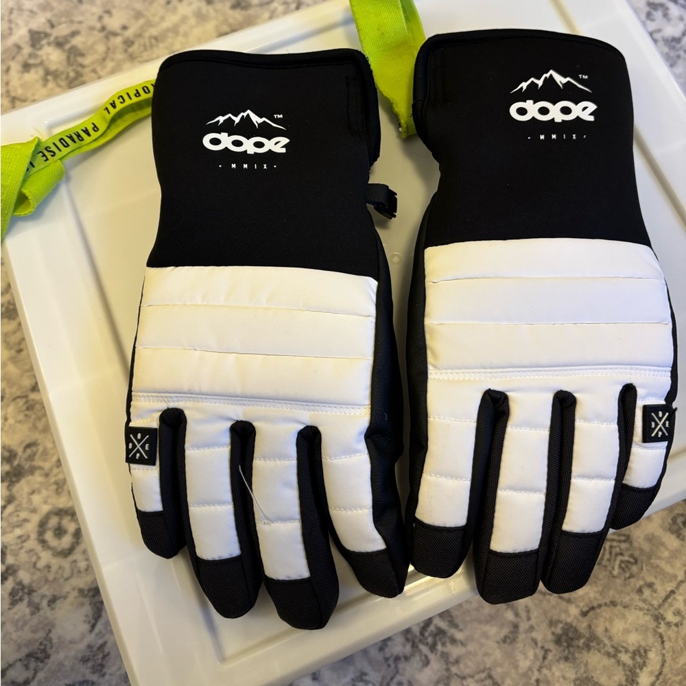 Dope Woman’s Skii Gloves